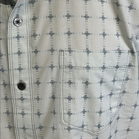 Kuhl short sleeve button down shirt.  XXL - Picture 4 of 8